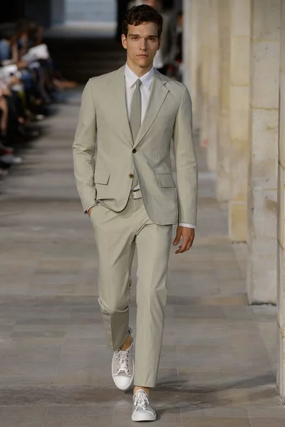 Look 32